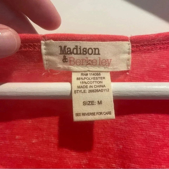 Madison & Berkeley Gold Pink Tee Shirt Size Medium Metallic Top Shimmer - Picture 4 of 4